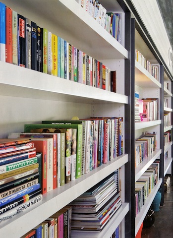 Hazayit Residence - Library 2